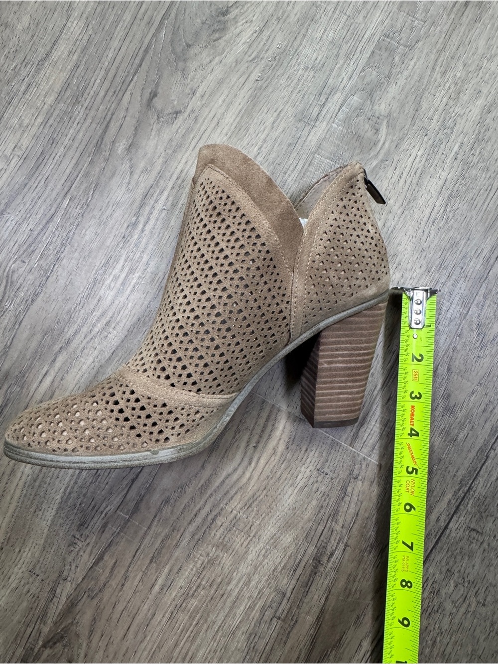 Vince Camuto VP-FLUNNA Beige Booties - Size 8 M / 38.5 - Picture 10 of 10